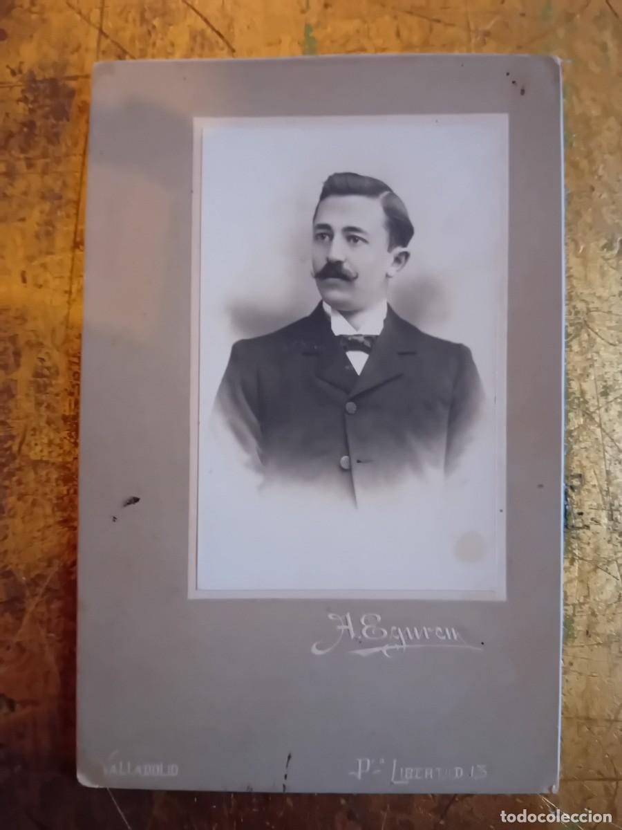 Fotografia antiga: Busto de hombre fot&oacute;grafo, A.Eguren Valladolid,1910/1920.
