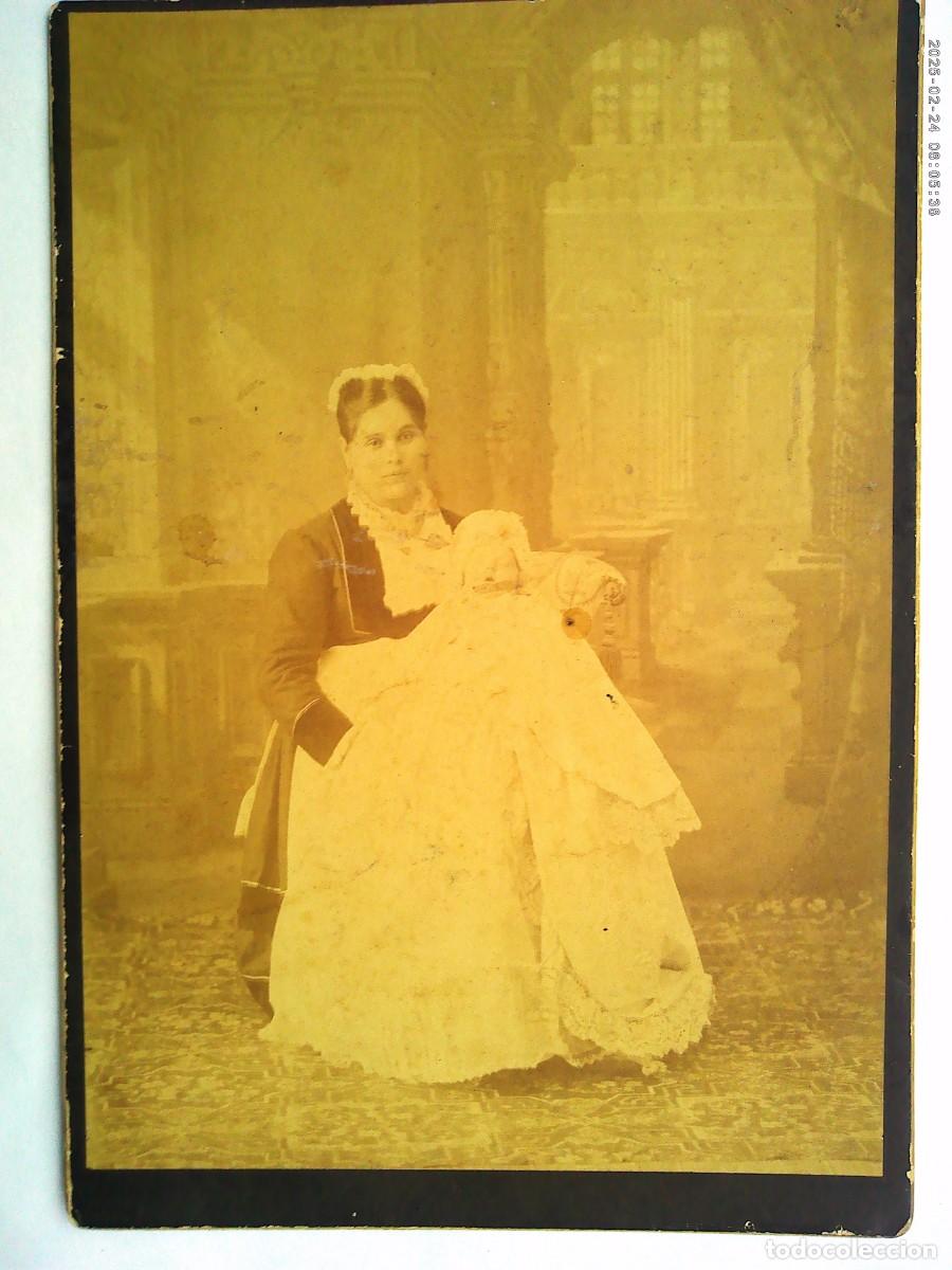 Fotograf&iacute;a antigua: ENORME FOTO DE CHACHA CON BEBE MUERTO , POST MORTEM SIGLO XIX ......... 17 X 25 CM