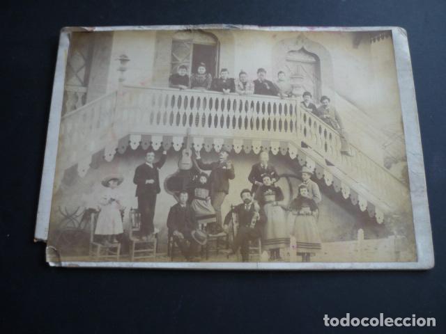 Fotografia antiga: BAEZA JAEN GRUPO EN VIVIENDA ALBUMINA SIGLO XIX LOPEZ MU&Ntilde;OZ FOTOGRAFO 17 X 25 CM
