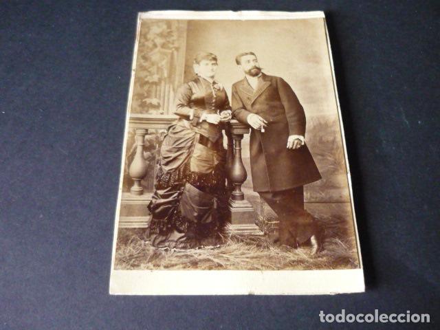 Fotografia antica: SEVILLA BEAUCHY FOTOGRAFO RETRATO DE MATRIMONIO ANTIGUA FOTOGRAFIA ALBUMINA 10 X 14 CM