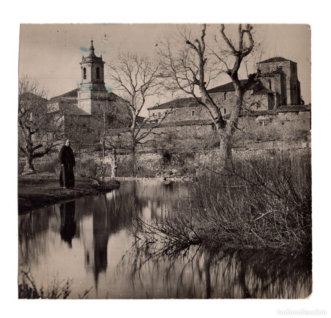 Fotografia antica: BURGOS.- SANTO DOMINGO DE SILOS VISTA GENERAL. 12X11,5.