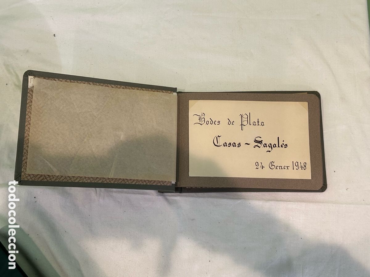 Fotograf&iacute;a antigua: &aacute;lbum de fotos antiguo en blanco y negro originales