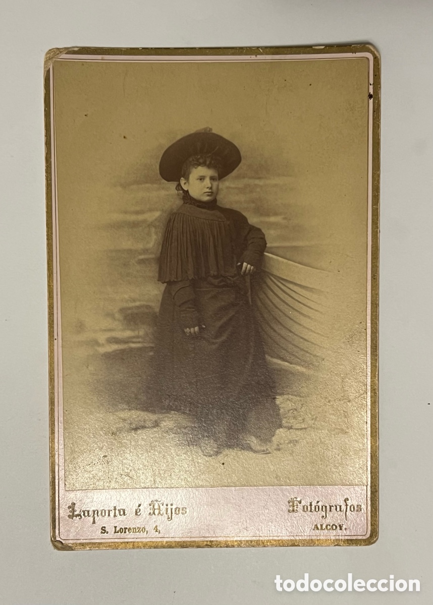Fotograf&iacute;a antigua: ALCOY, Laporta e Hijos. Fot&oacute;grafos. Ni&ntilde;a vestida a la moda de la epoca.. (fin Siglo XIX)