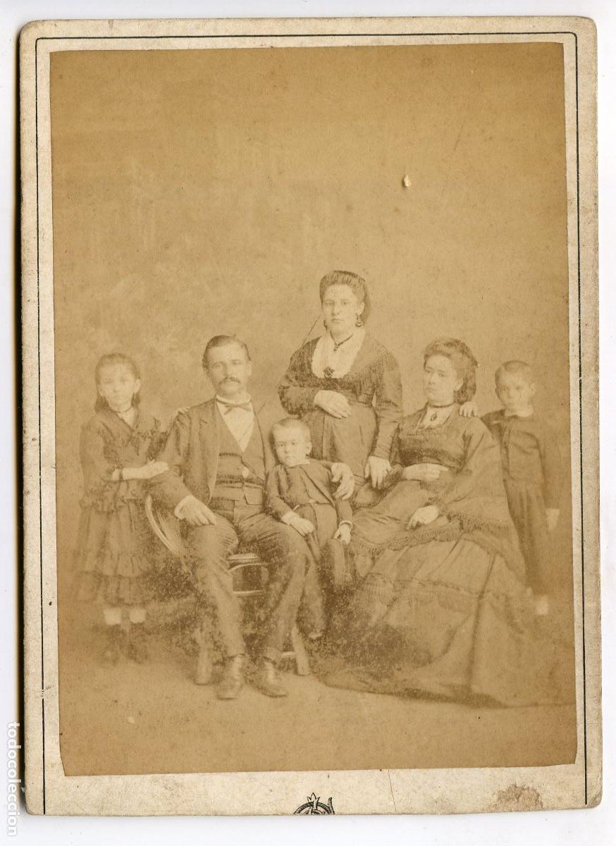 Fotograf&iacute;a antigua: Retrato familiar formato cabinet, en Cuba, Fot&oacute;grafo S.A. Cohner, La Habana,