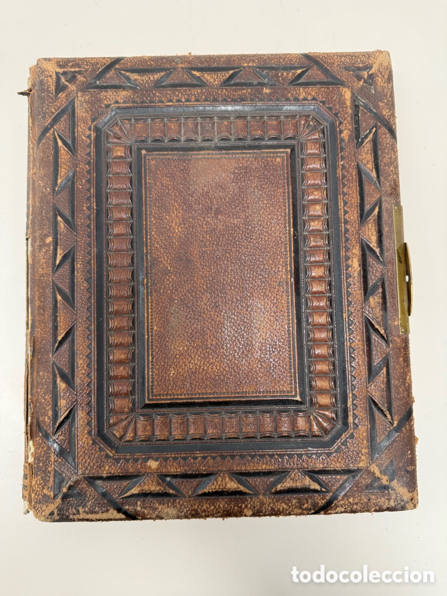 Fotograf&iacute;a antigua: &Aacute;lbum para fotograf&iacute;as en cuero y repujado 29x24. Siglo XIX-XX.