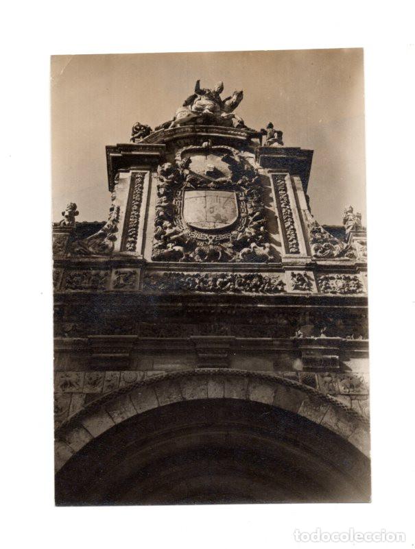 Fotograf&iacute;a antigua: DETALLES ARQUITECT&Oacute;NICOS DE LA REAL COLEGIATA DE SAN ISIDORO DE LE&Oacute;N. FACHADA SUR. 11,2X7,8.