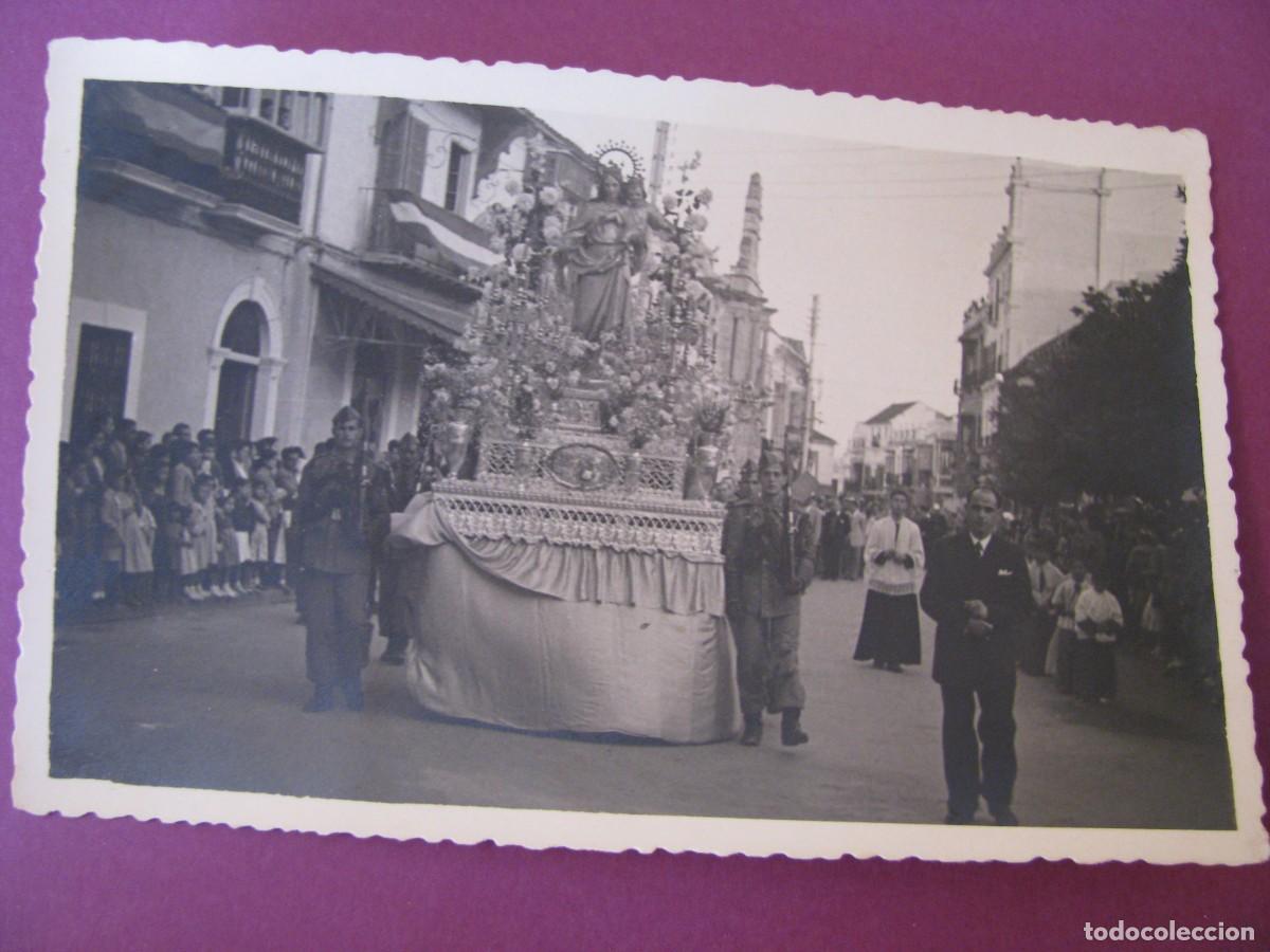 Fotograf&iacute;a antigua: FOTO DE UNA PROCESION EN ALGECIRAS. A&Ntilde;OS 40 O 50. REPORTAGES GRAFICOS SALCEDO. 13,5X8,5 CM