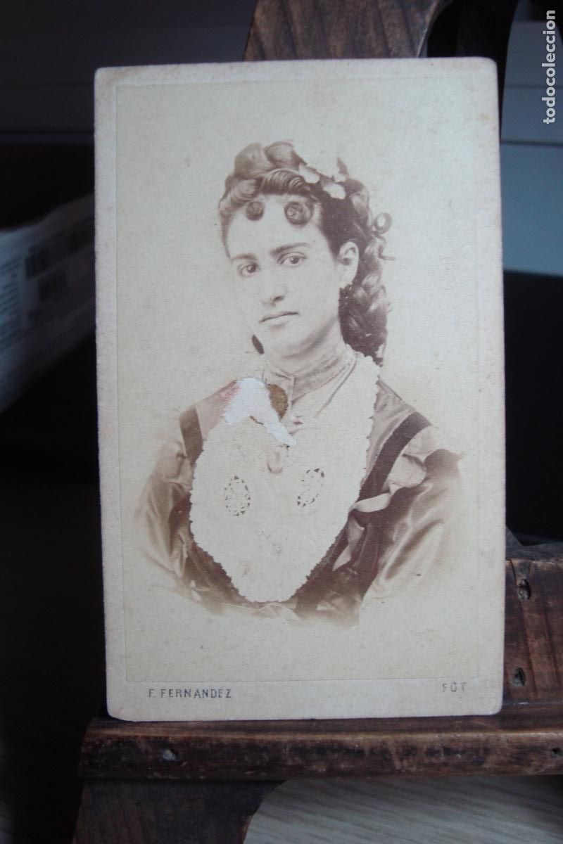 Fotograf&iacute;a antigua: ANTIGUA FOTOGRAFIA DE CHICA F. FERNANDEZ PLAZA NUEVA SEVILLA FINALES XIX