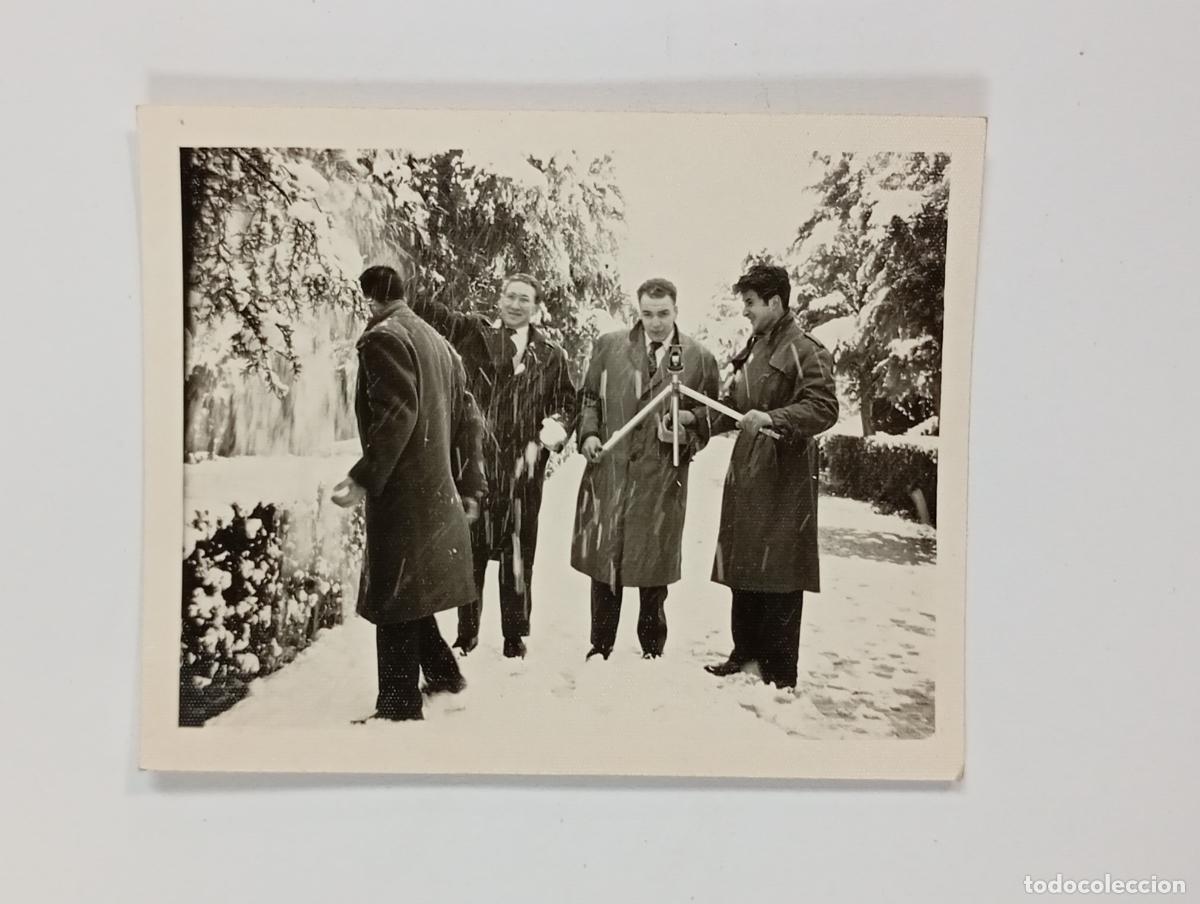 Fotograf&iacute;a antigua: ANTIGUA FOTOGRAF&Iacute;A HOMBRES EN LA NIEVE. TDKP26Z2