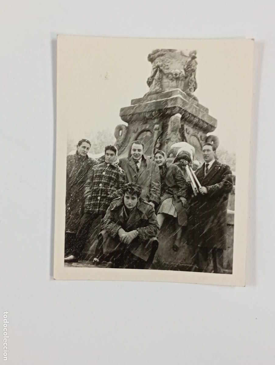 Fotograf&iacute;a antigua: ANTIGUA FOTOGRAF&Iacute;A PERSONAS POSANDO NEVANDO. TDKP26Z2