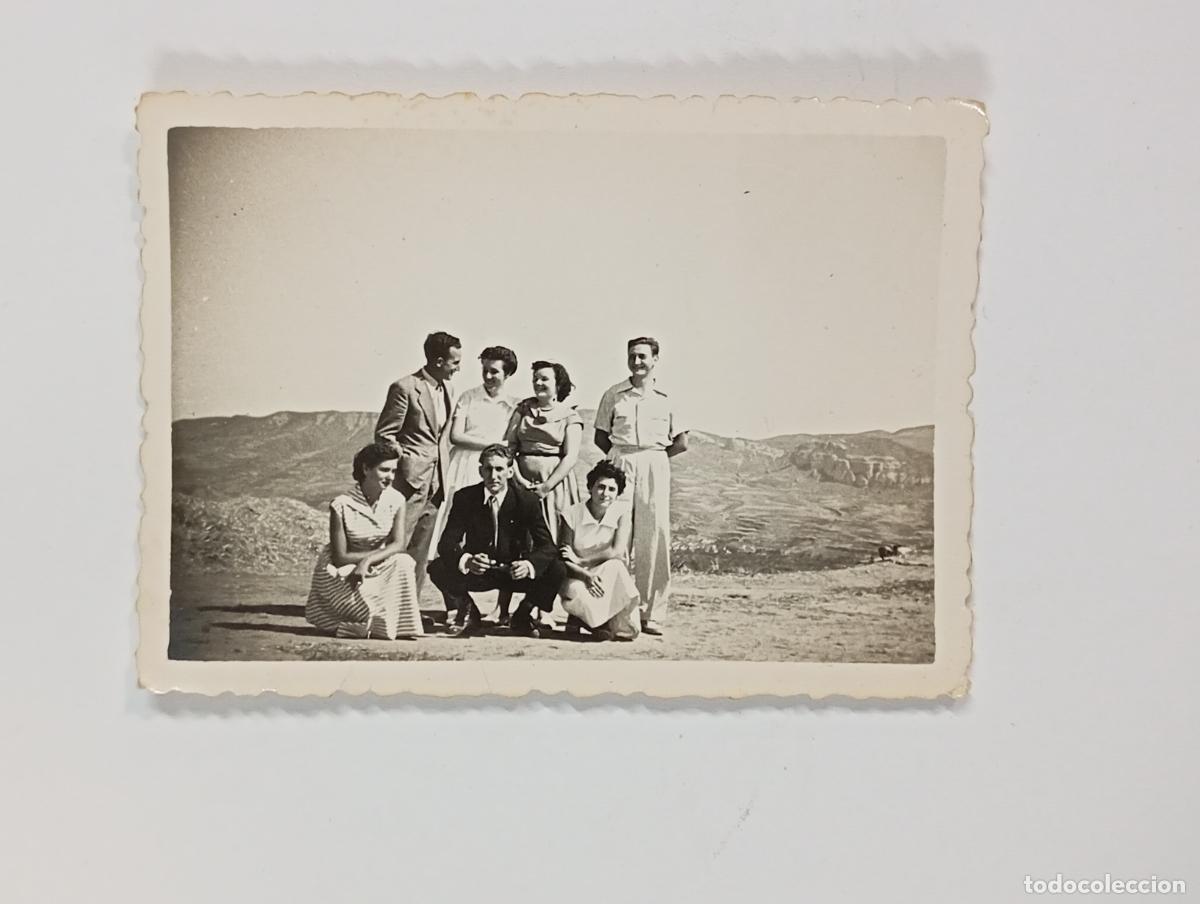 Fotograf&iacute;a antigua: ANTIGUA FOTOGRAF&Iacute;A GENTE POSANDO MONTA&Ntilde;AS DE FONDO. TDKP26Z2