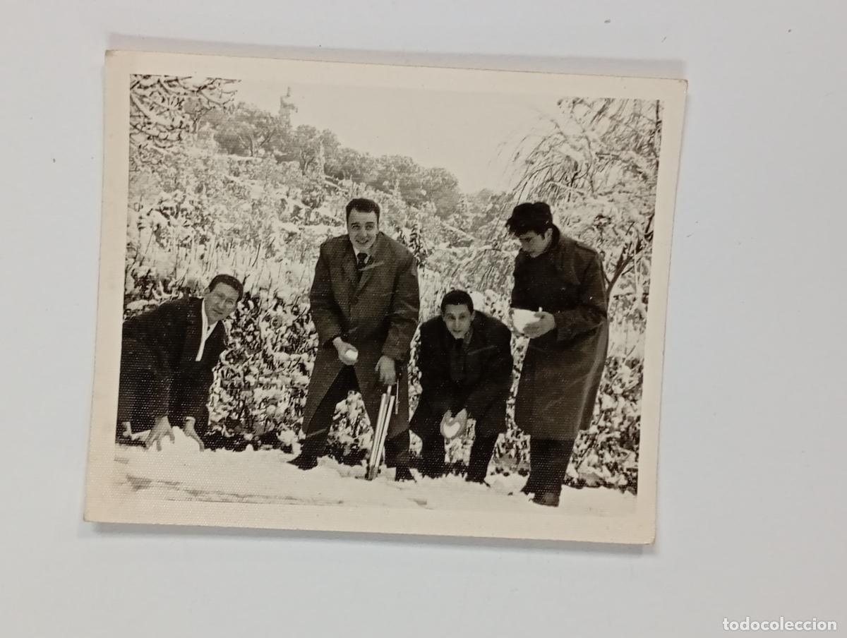 Fotograf&iacute;a antigua: ANTIGUA FOTOGRAF&Iacute;A PERSONAS EN LA NIEVE. TDKP26Z2