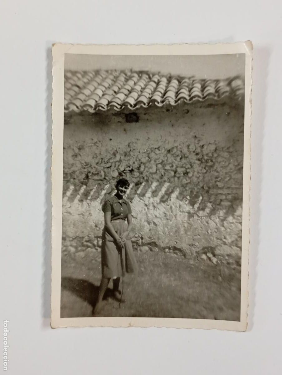 Fotograf&iacute;a antigua: ANTIGUA FOTOGRAF&Iacute;A PERSONA POSANDO EN PUEBLO. TDKP26Z2
