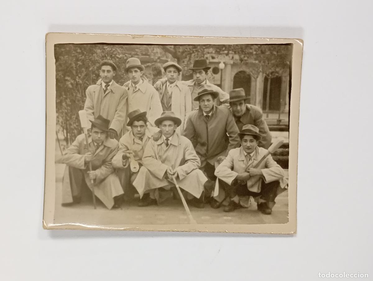 Alte Fotografie: ANTIGUA FOTOGRAF&Iacute;A PERSONAS POSANDO EN TRAJE. TDKP26Z2