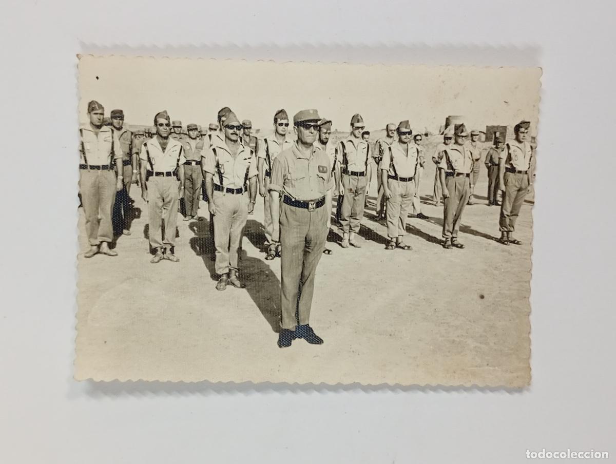 Fotografia antiga: ANTIGUA FOTOGRAF&Iacute;A MILITARES EN FILA. TDKP26Z2