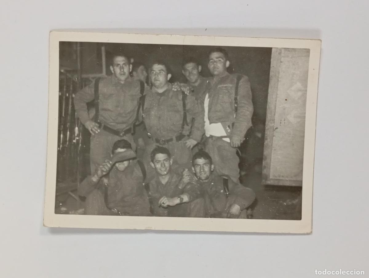 Fotografia antiga: ANTIGUA FOTOGRAF&Iacute;A MILITARES POSANDO. TDKP26Z2