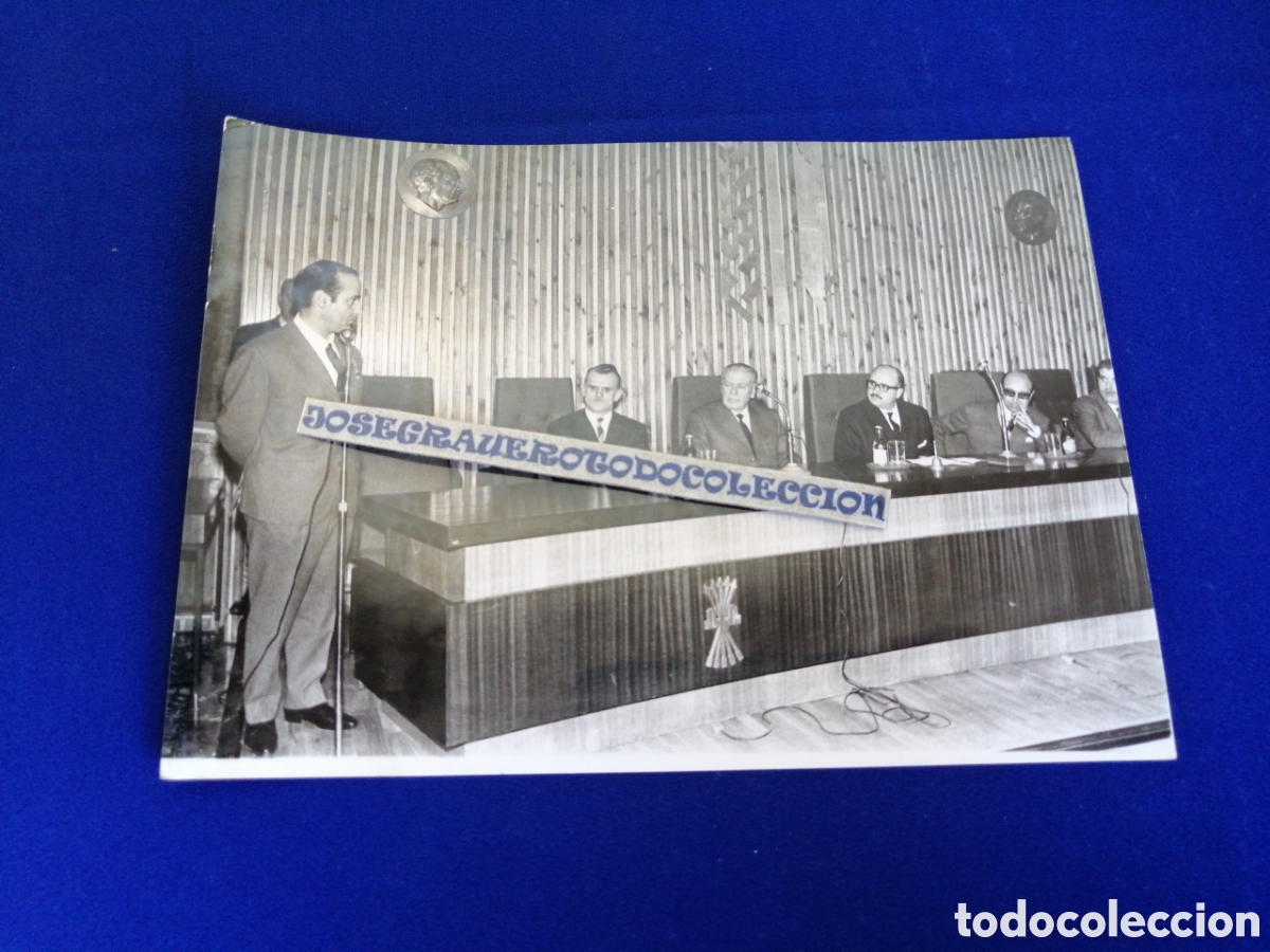 Alte Fotografie: SINDICATO PROVINCIAL DE LA CONSTRUCCI&Oacute;N, VIDRIO Y CER&Aacute;MICA 1965 CRUZ DE LA ORDEN CISNEROS