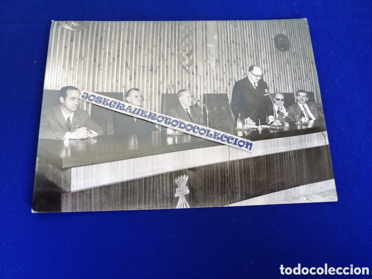 Alte Fotografie: SINDICATO PROVINCIAL DE LA CONSTRUCCI&Oacute;N, VIDRIO Y CER&Aacute;MICA 1965 CRUZ DE LA ORDEN CISNEROS