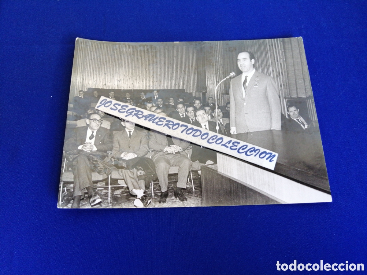 Photographie ancienne: SINDICATO PROVINCIAL DE LA CONSTRUCCI&Oacute;N, VIDRIO Y CER&Aacute;MICA 1965 CRUZ DE LA ORDEN CISNEROS