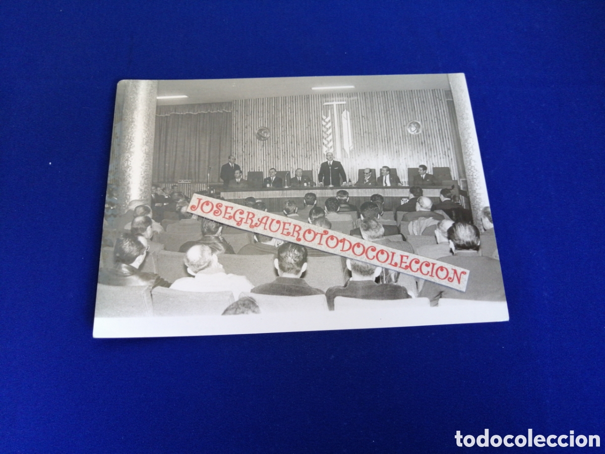 Photographie ancienne: SINDICATO PROVINCIAL DE LA CONSTRUCCI&Oacute;N, VIDRIO Y CER&Aacute;MICA 1965 CRUZ DE LA ORDEN CISNEROS