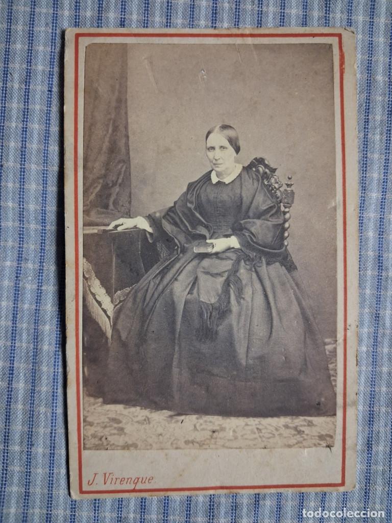 Fotograf&iacute;a antigua: Fotograf&iacute;a alb&uacute;mina Se&ntilde;ora sentada. Palma. Mallorca. J. Virenque.