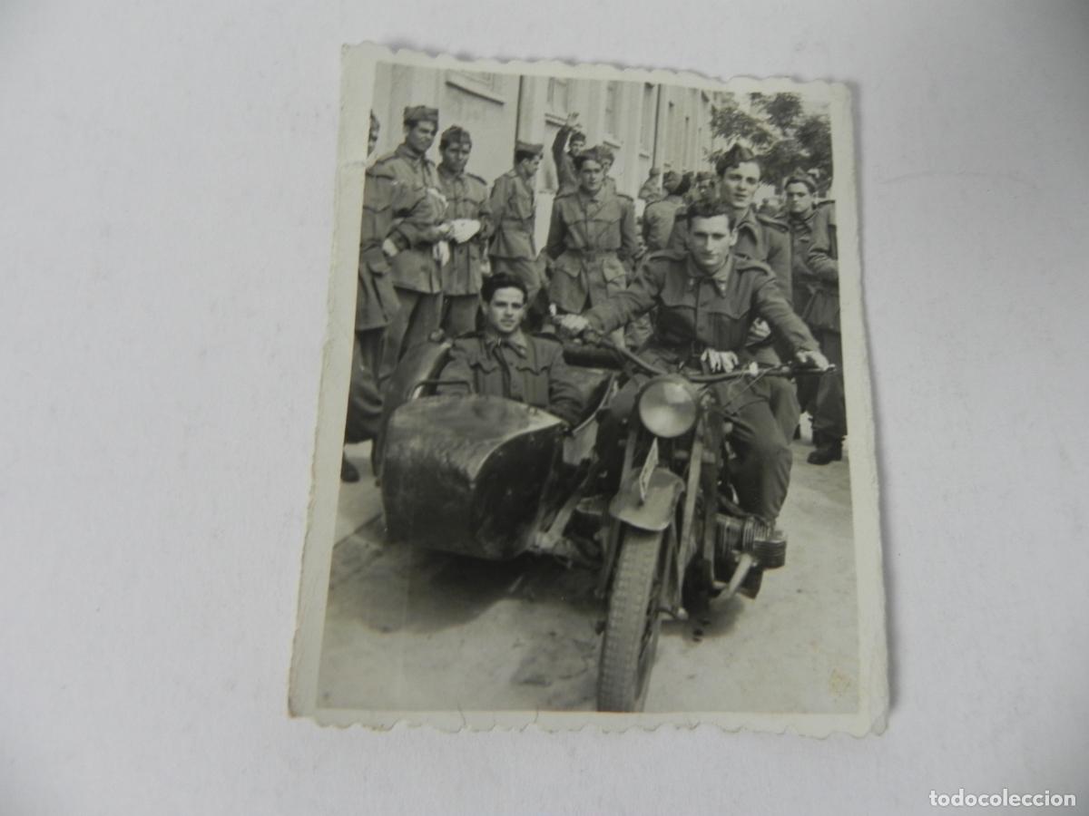 Fotograf&iacute;a antigua: Fotograf&iacute;a Antigua Militar (1956) - Soldados en Moto con Sidecar - Servicio Militar Espa&ntilde;a