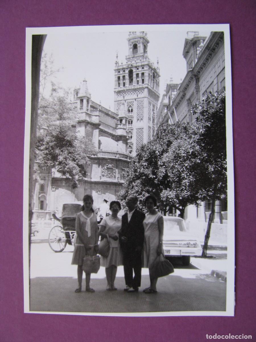 Fotograf&iacute;a antigua: FOTO DE SEVILLA. A&Ntilde;OS 1960. 10X7 CM