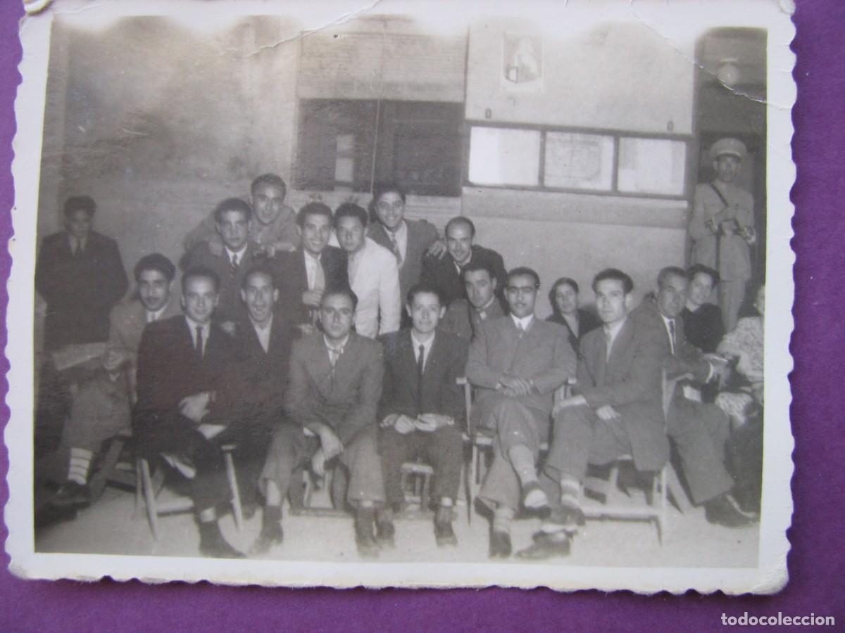 Fotograf&iacute;a antigua: FOTO SIN IDENTIFICAR EL LUGAR. AGOSTO 1947. SELLO M. CAPARROS, BAZA. 8,5X6,5 CM
