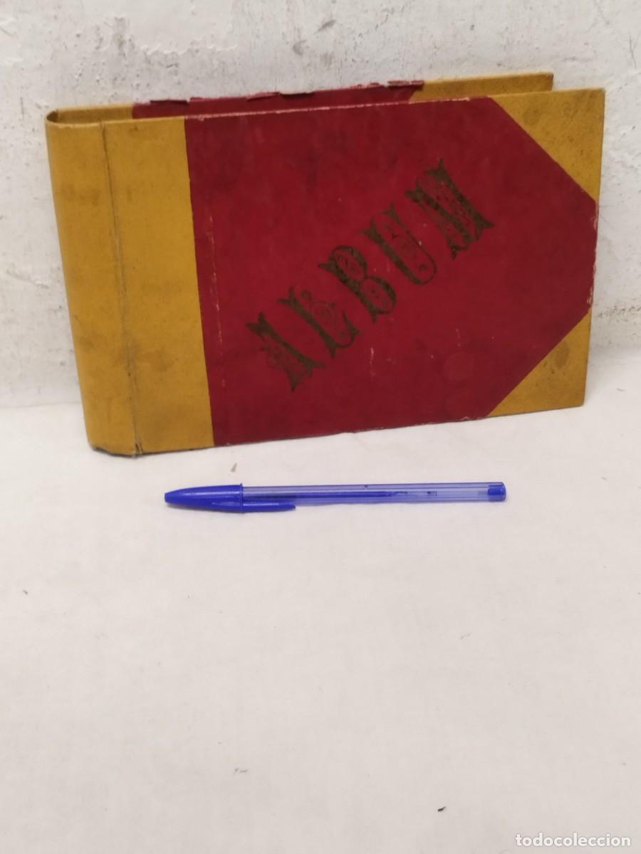 Fotograf&iacute;a antigua: Antiguo album de fotos o postales de principios siglo XX. Con 25 hojas.