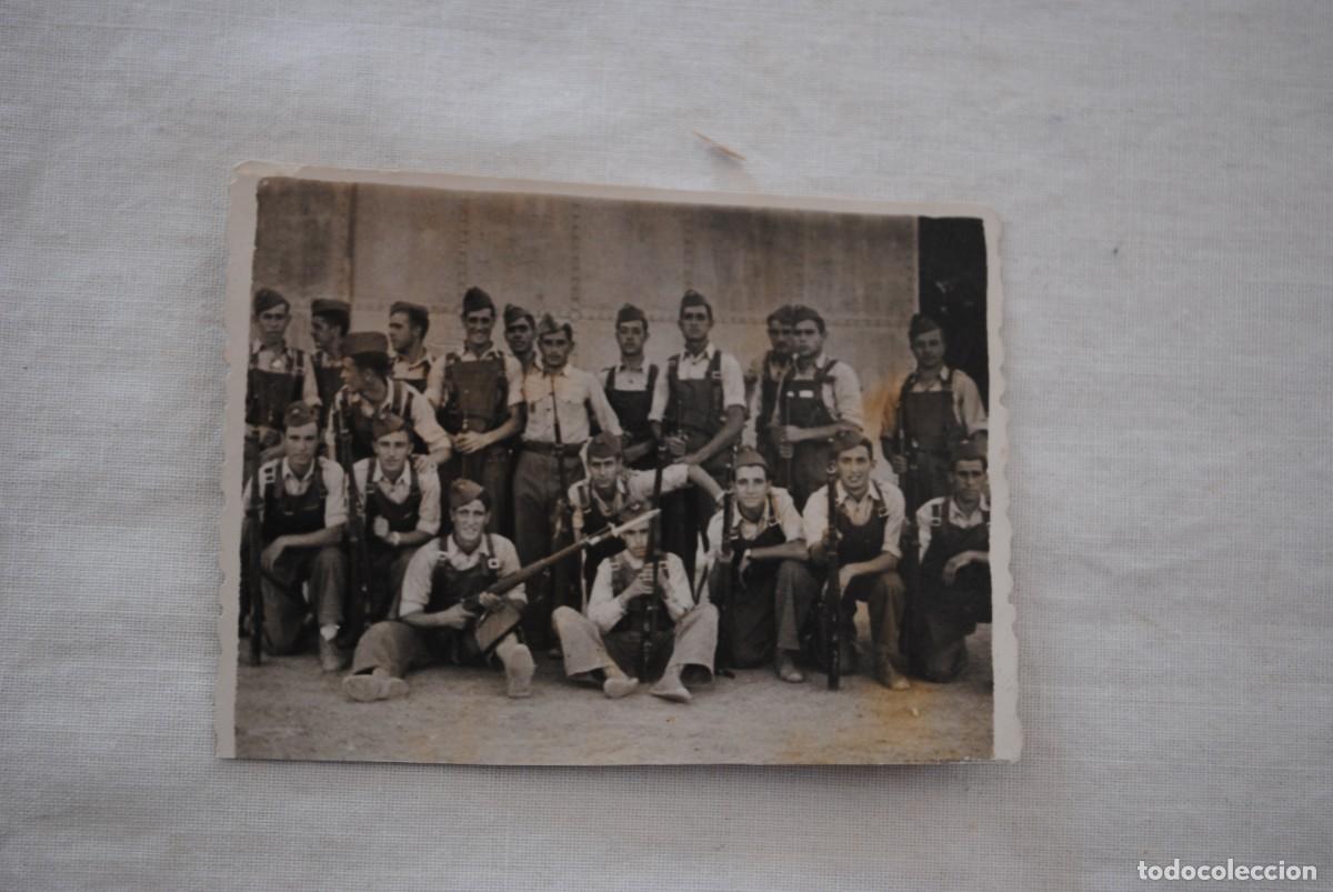 Fotograf&iacute;a antigua: SOLDADOS EN DESCANSO , A&Ntilde;O 1942