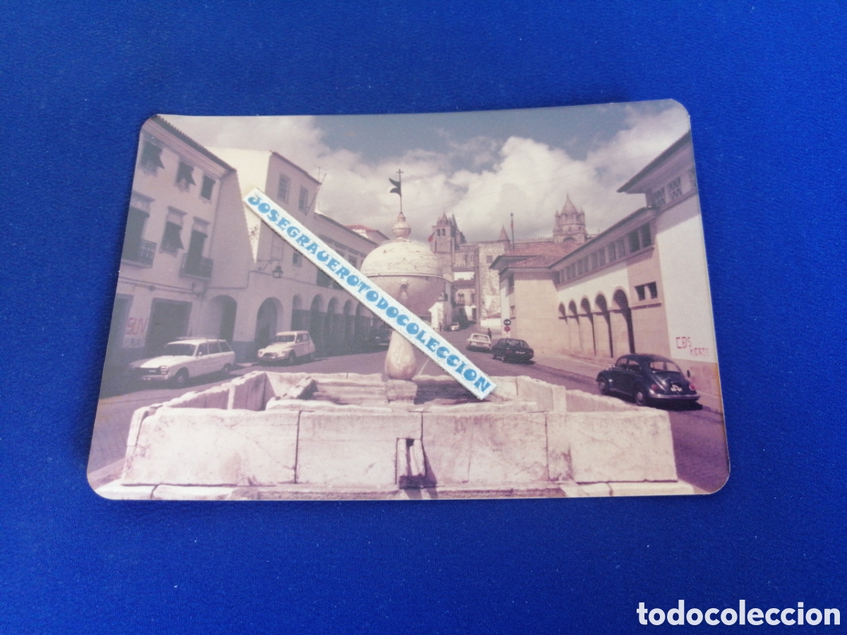 Alte Fotografie: EVORA - REGION DEL ALENTEJO (PORTUGAL) CITROEN 2CV - WOLSWGEN ESCARABAJO - PEUGEOT 204 FOTOGRAF&Iacute;A