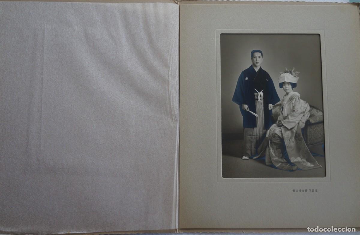 Fotograf&iacute;a antigua: Fotograf&iacute;a antigua en blanco y negro. Retrato de novios. Boda tradicional japonesa.