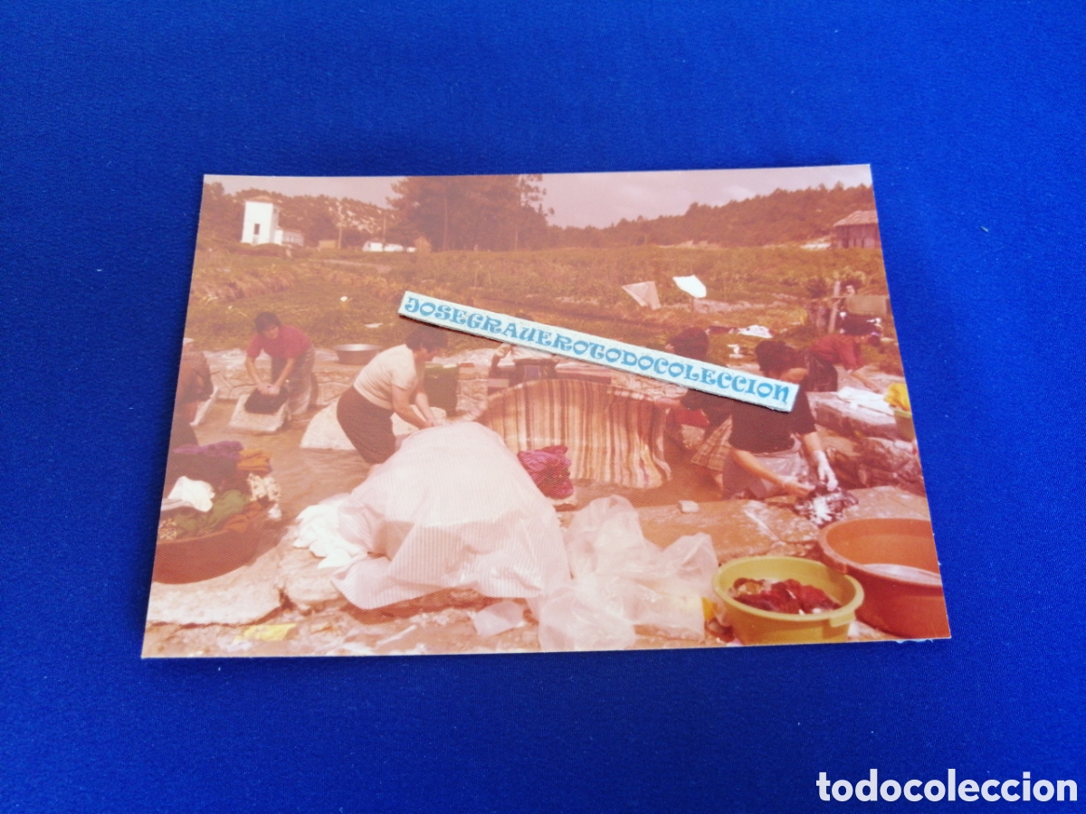 Fotograf&iacute;a antigua: NAZARET (PORTUGAL) A&Ntilde;O 1978 - LAVANDERAS EN EL R&Iacute;O FOTOGRAF&Iacute;A ANTIGUA SIGLO PASADO