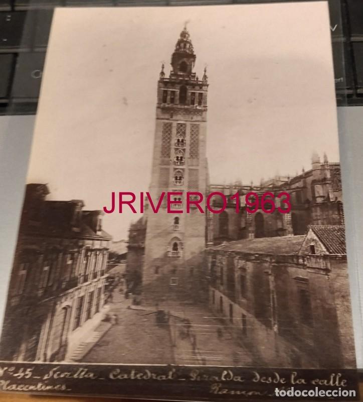 Fotograf&iacute;a antigua: SEVILLA, SIGLO XIX, ALBUMINA VISTA DE LA GIRALDA DESDE LA CALLE PLACENTINES, 98X130MM
