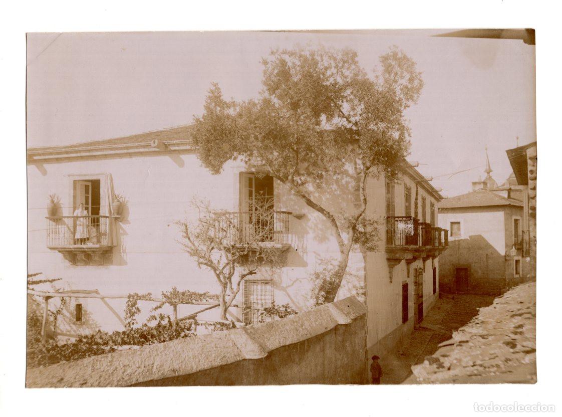 Fotograf&iacute;a antigua: ARQUITECTURA TRADICIONAL, CASONA BLANCA BALCONES HIERRO FORJADO POPULAR ESPA&Ntilde;OLA. 17X12.