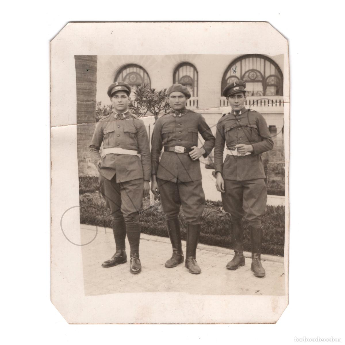 Fotograf&iacute;a antigua: Fotograf&iacute;a soldados republicanos ingeniero autom&oacute;vil &ndash; Catalunya