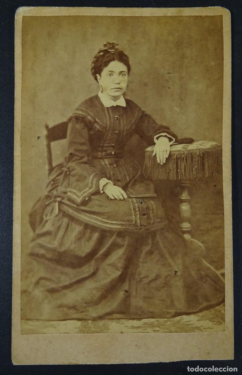Fotograf&iacute;a antigua: ANTIGUA FOTOGRAF&Iacute;A DE ESTUDIO CDV, MUJER POSANDO, VESTIDO DE &Eacute;POCA, VER FOTOS