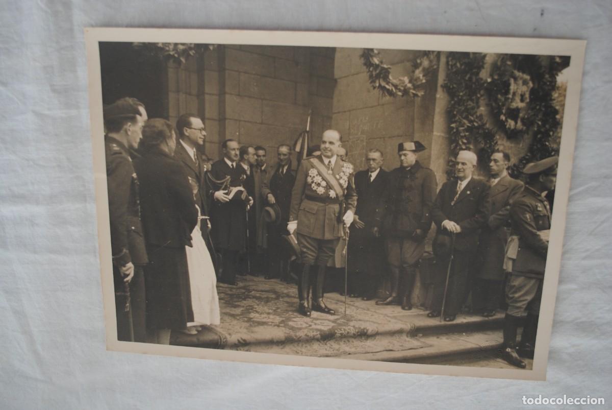 Fotograf&iacute;a antigua: EL GENERAL VARELA ESPERANDO A LA NOVIA .