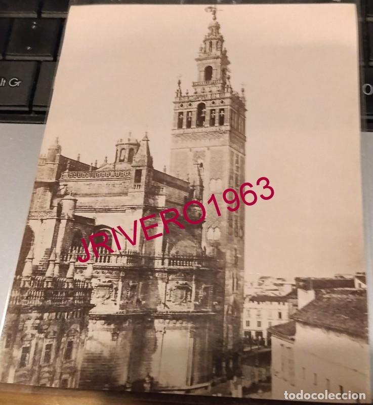 Fotograf&iacute;a antigua: SEVILLA, SIGLO XIX, ALBUMINA VISTA DE LA CATEDRAL Y LA GIRALDA, 105X135MM