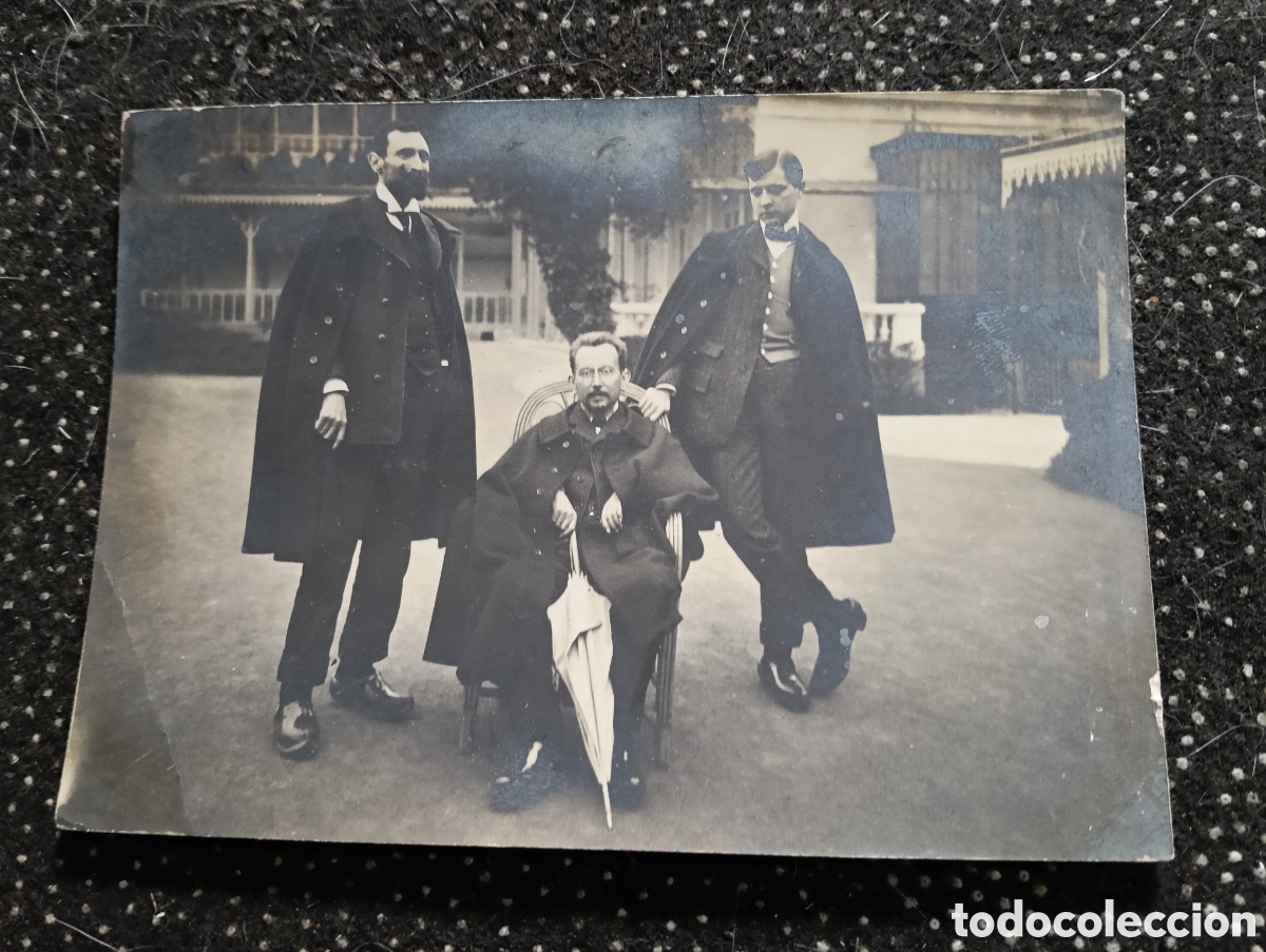 Fotograf&iacute;a antigua: 1918 Fotograf&iacute;a de tres amigos posando para la ocasi&oacute;n