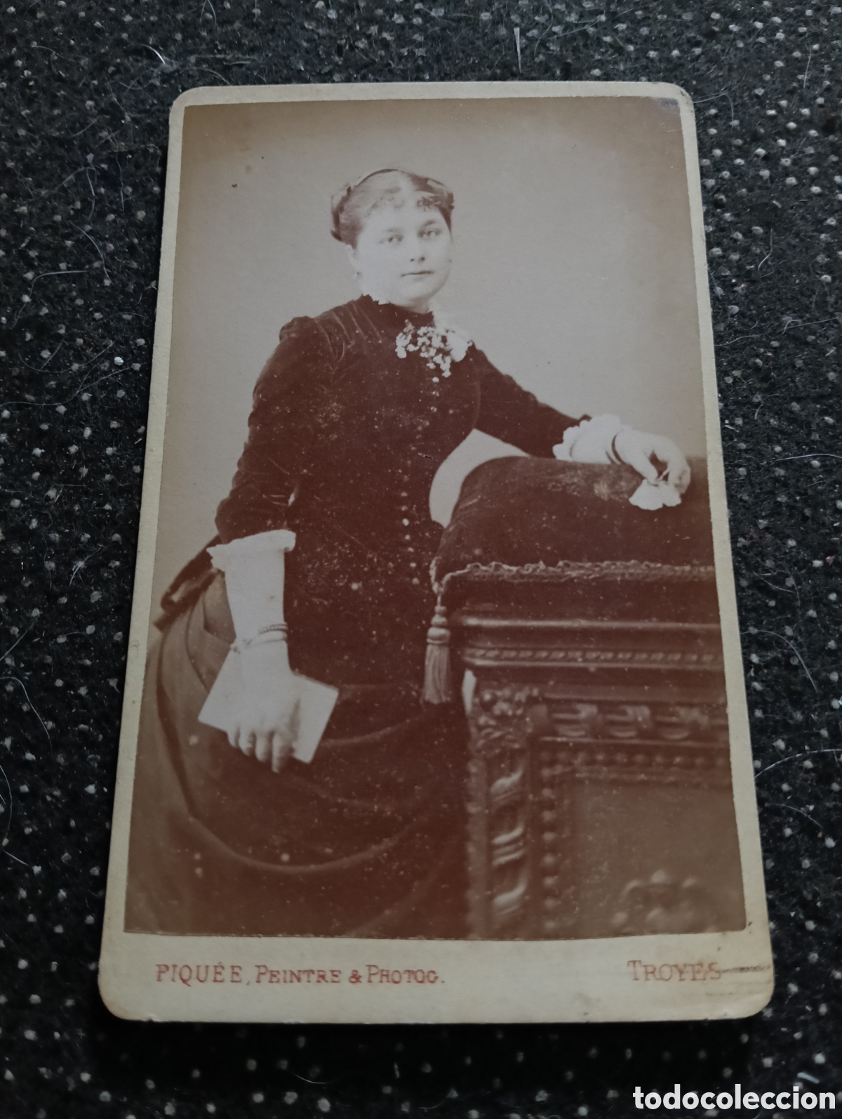Fotograf&iacute;a antigua: 1890 - 1900 Fotograf&iacute;a de una Se&ntilde;ora posando para la ocasi&oacute;n, en cart&oacute;n mide 10 x 7 cm