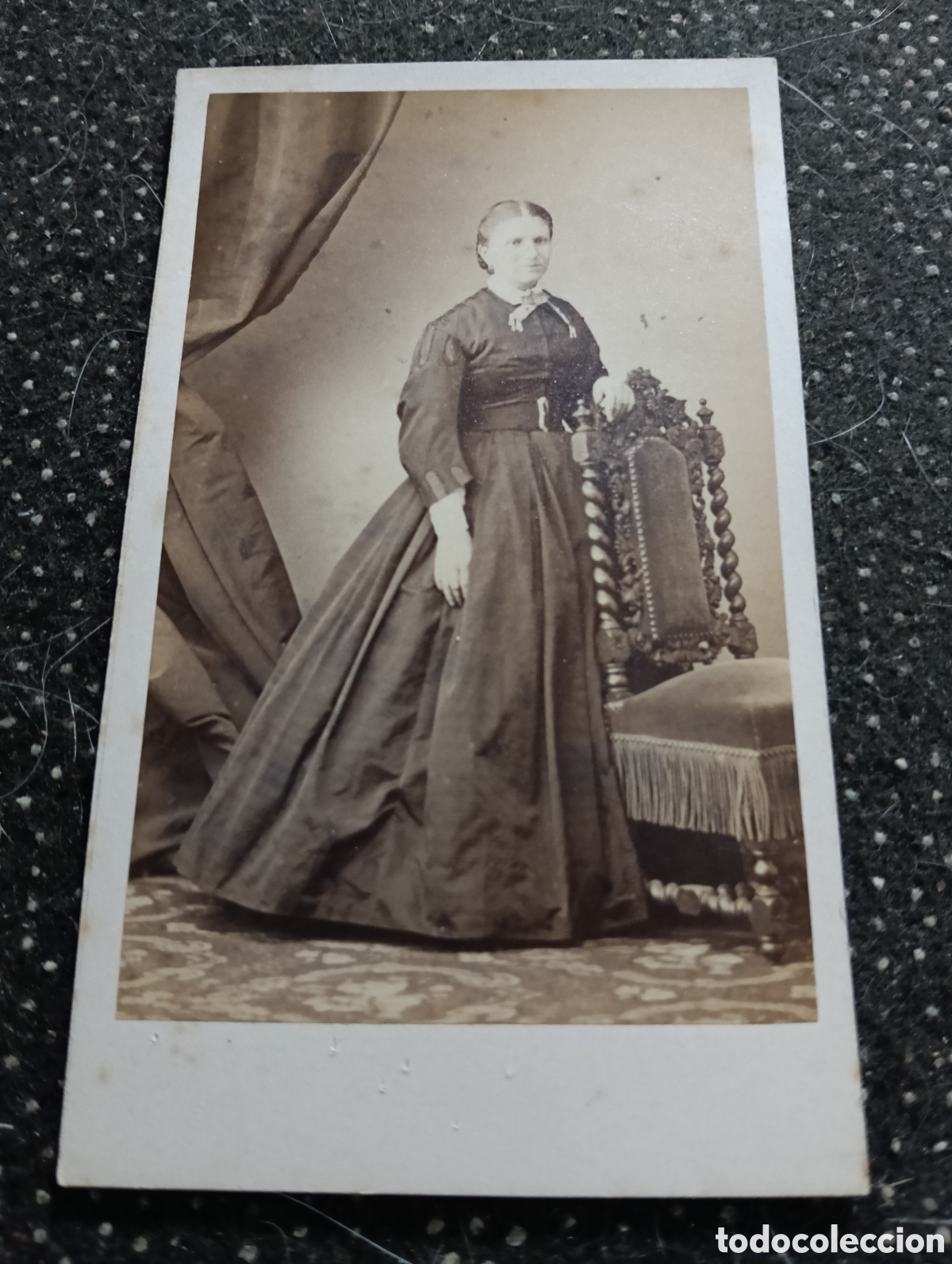 Fotograf&iacute;a antigua: 1890 - 1900 Fotograf&iacute;a de una Se&ntilde;ora posando para la ocasi&oacute;n, en cart&oacute;n mide 10 x 7 cm