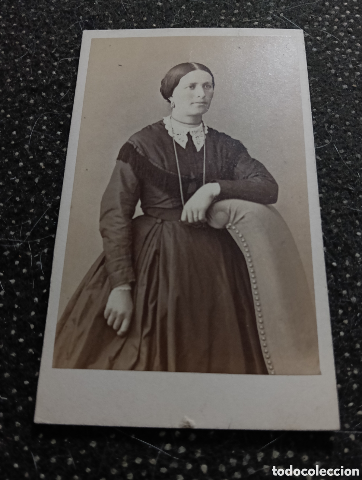 Fotograf&iacute;a antigua: 1890 - 1900 Fotograf&iacute;a de una Se&ntilde;ora posando para la ocasi&oacute;n, en cart&oacute;n mide 10 x 7 cm