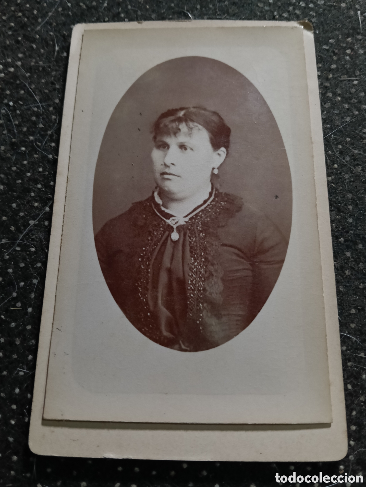 Fotograf&iacute;a antigua: 1890 - 1900 Fotograf&iacute;a de una Se&ntilde;ora posando para la ocasi&oacute;n, en cart&oacute;n mide 10 x 7 cm