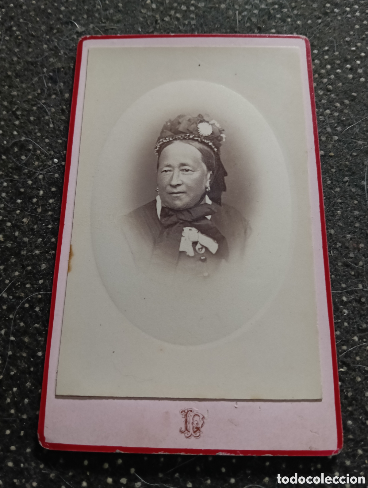 Fotograf&iacute;a antigua: 1890 - 1900 Fotograf&iacute;a de una Se&ntilde;ora posando para la ocasi&oacute;n, en cart&oacute;n mide 10 x 7 cm