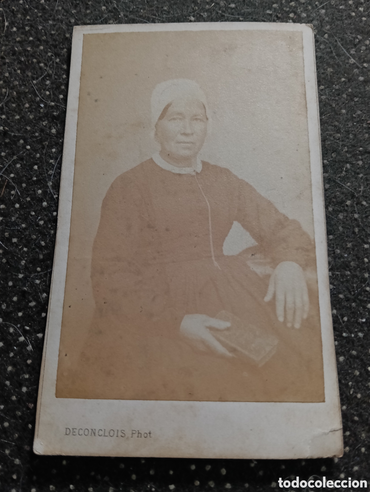 Fotograf&iacute;a antigua: 1890 - 1900 Fotograf&iacute;a de una Se&ntilde;ora posando para la ocasi&oacute;n, en cart&oacute;n mide 10 x 7 cm