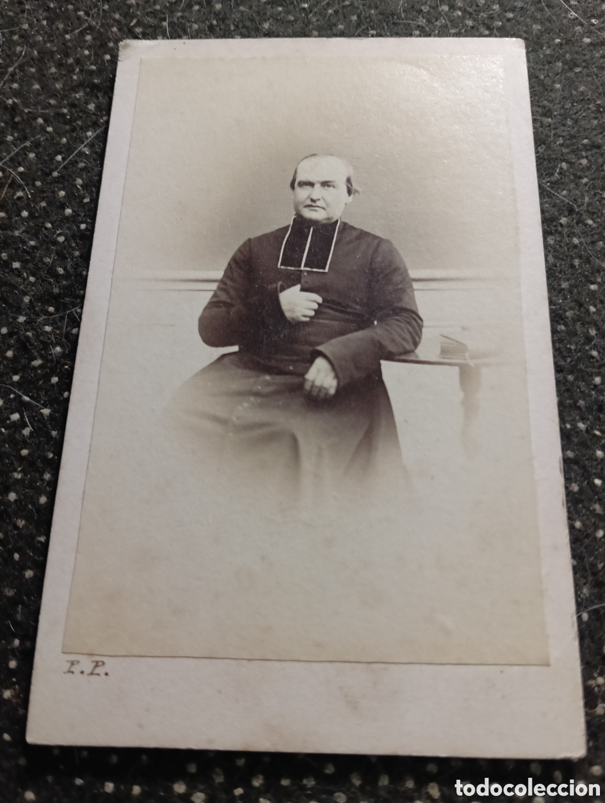 Fotograf&iacute;a antigua: 1880 - 1900 Fotograf&iacute;a de un Se&ntilde;or posando para la ocasi&oacute;n, en cart&oacute;n mide 10 x 7 cm