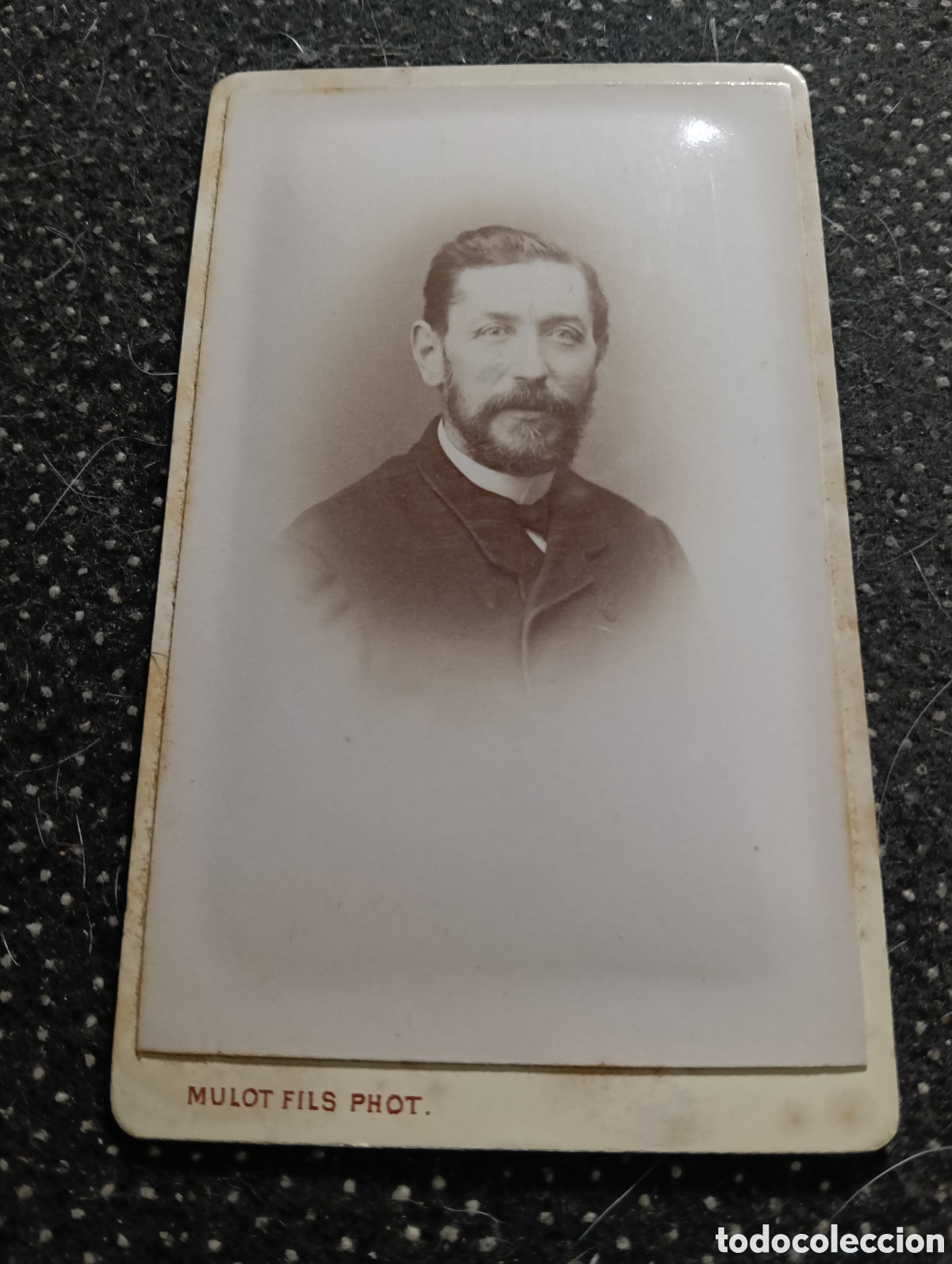 Fotograf&iacute;a antigua: 1880 - 1900 Fotograf&iacute;a de un Se&ntilde;or posando para la ocasi&oacute;n, en cart&oacute;n mide 10 x 7 cm
