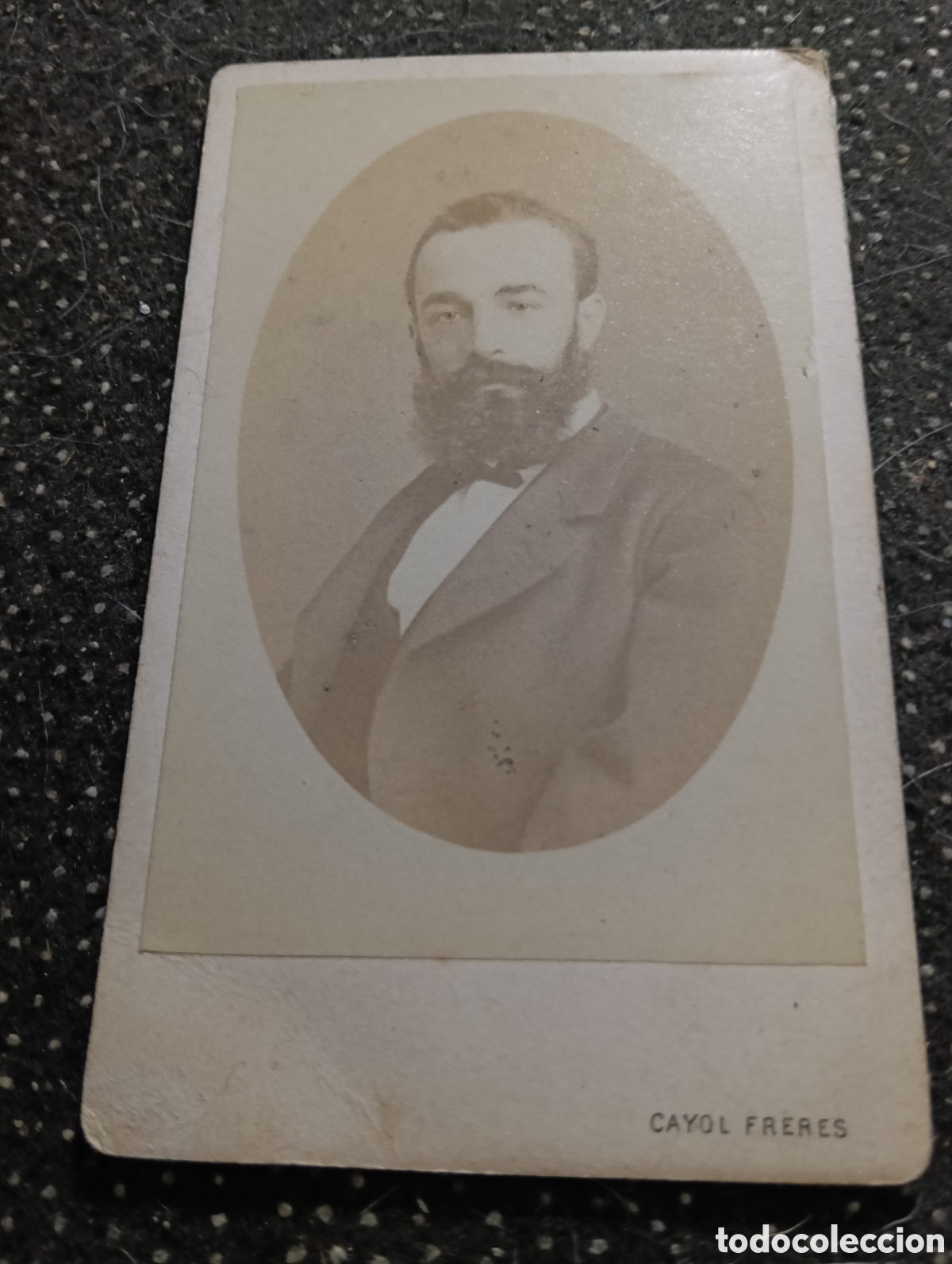 Fotograf&iacute;a antigua: 1880 - 1900 Fotograf&iacute;a de un Se&ntilde;or posando para la ocasi&oacute;n, en cart&oacute;n mide 10 x 7 cm