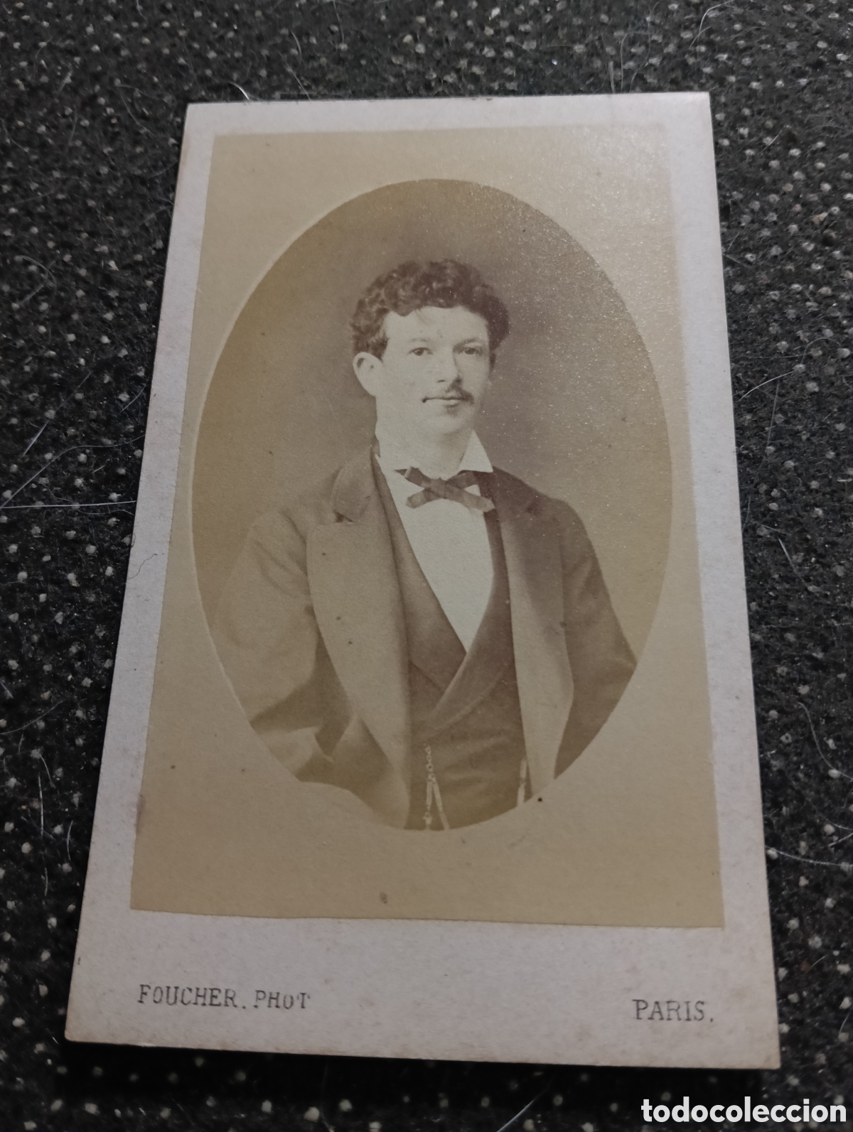 Fotograf&iacute;a antigua: 1880 - 1900 Fotograf&iacute;a de un Se&ntilde;or posando para la ocasi&oacute;n, en cart&oacute;n mide 10 x 7 cm